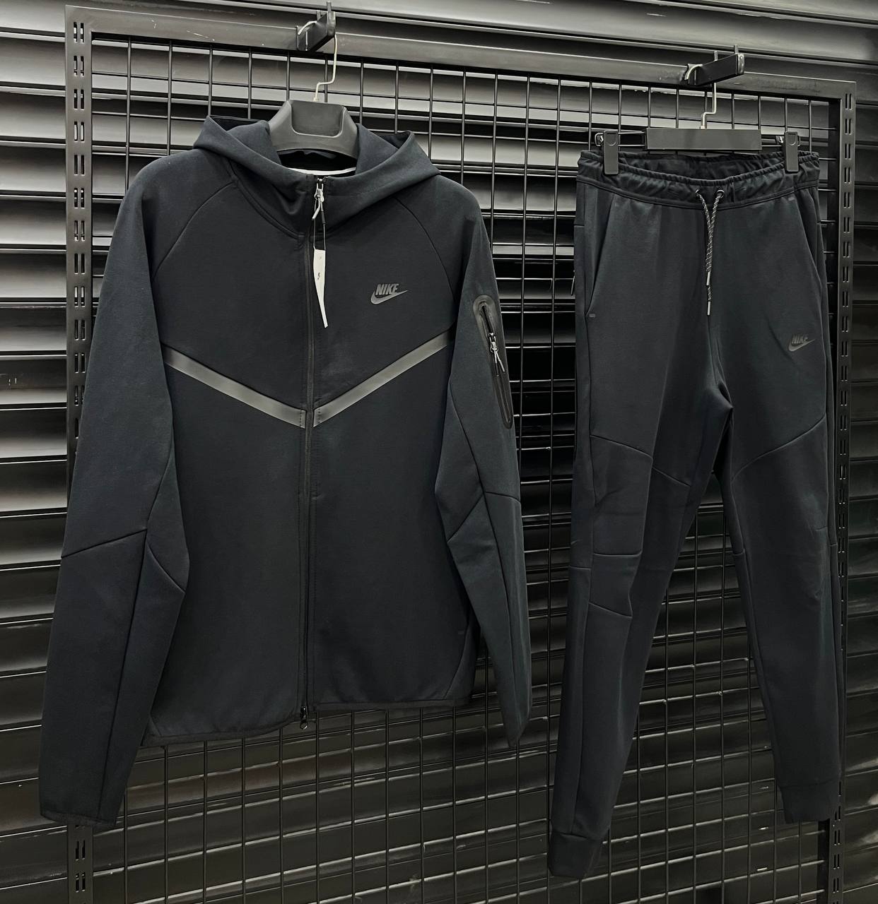 NIKE TECH FLEECE
