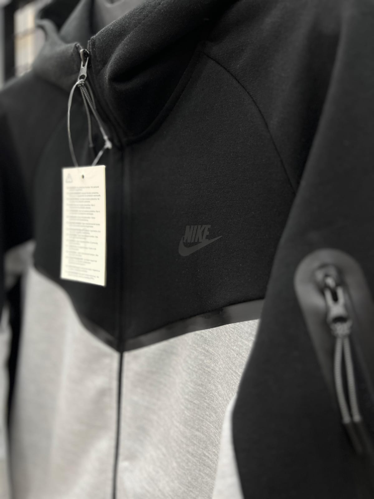 NIKE TECH FLEECE
