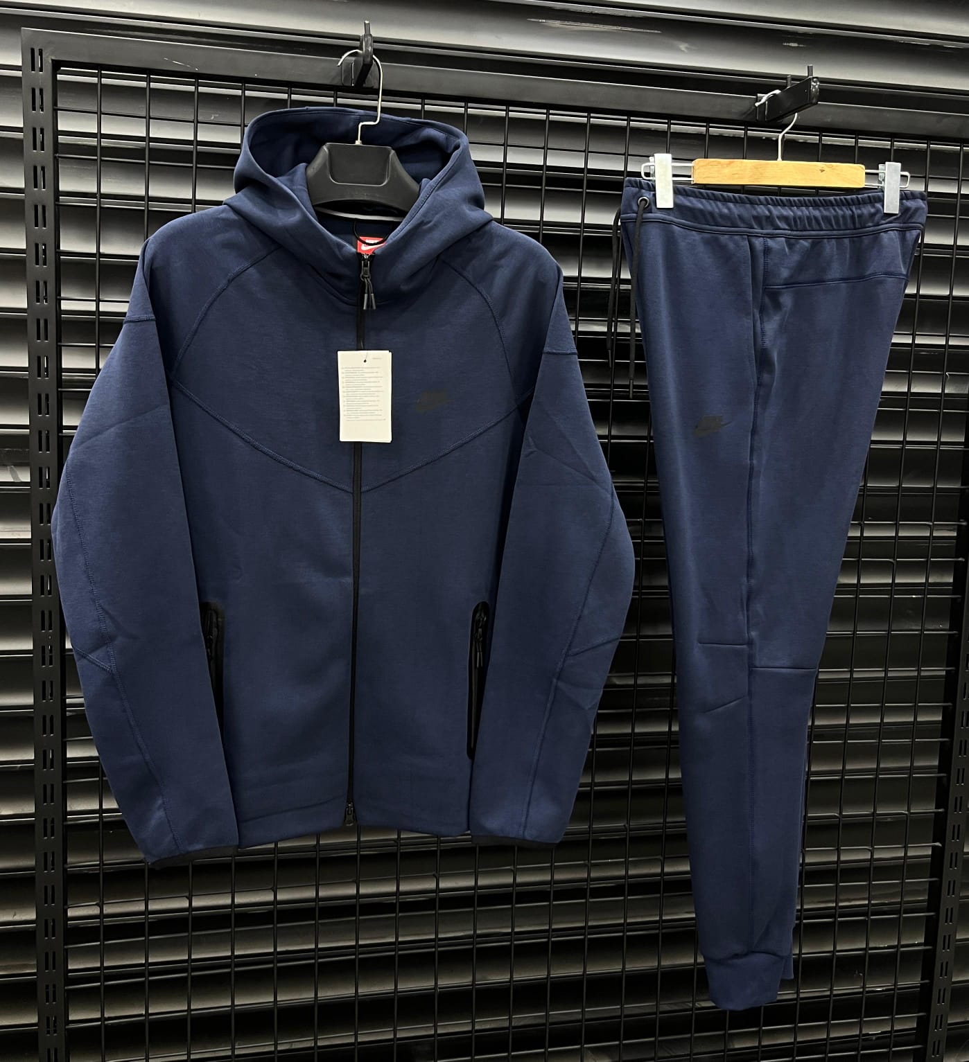 NIKE TECH FLEECE
