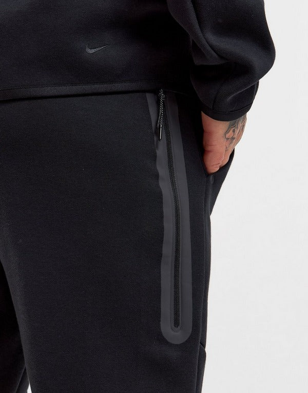 NIKE TECH FLEECE ‘Triple Black’