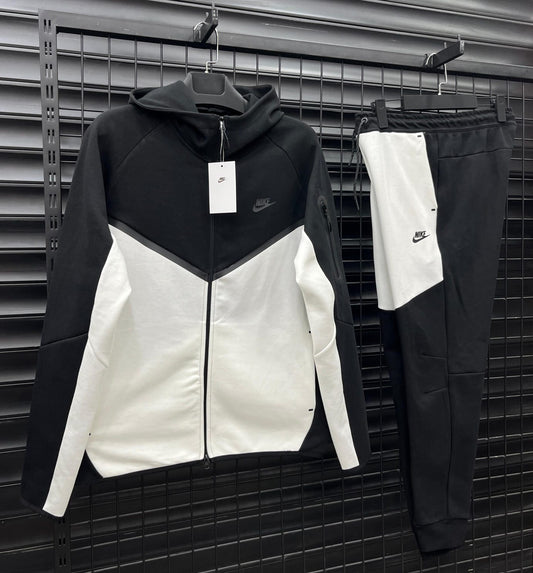 NIKE TECH FLEECE