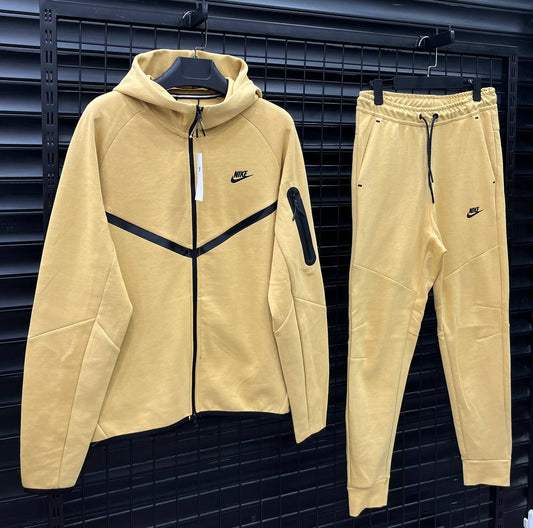 NIKE TECH FLEECE