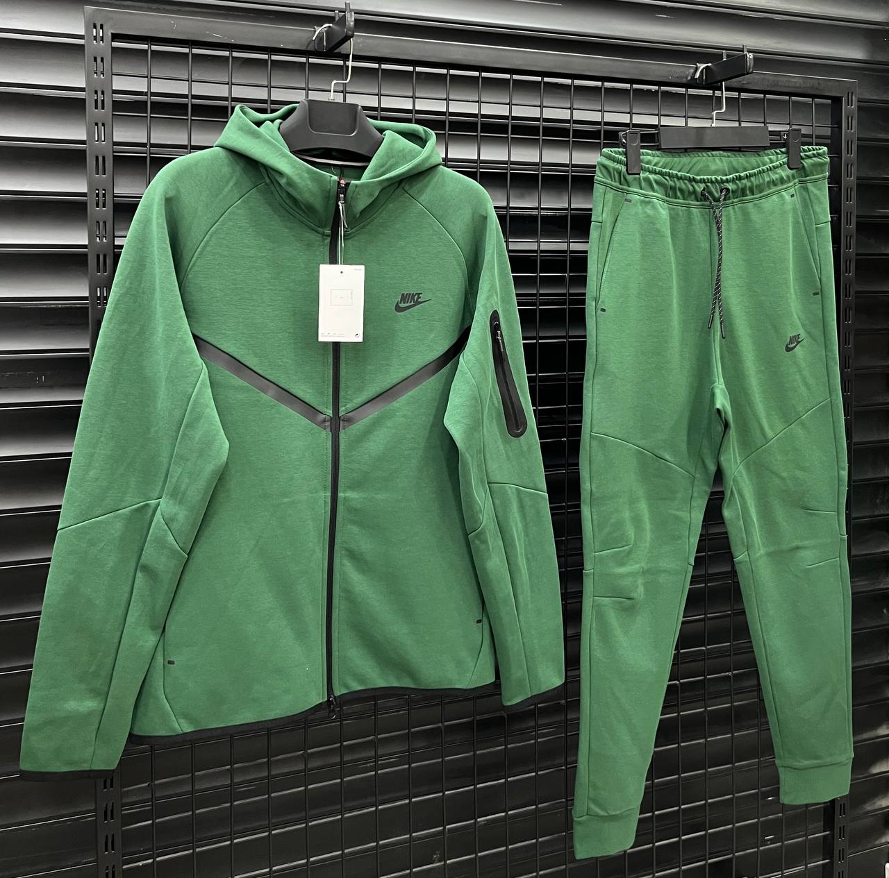 NIKE TECH FLEECE