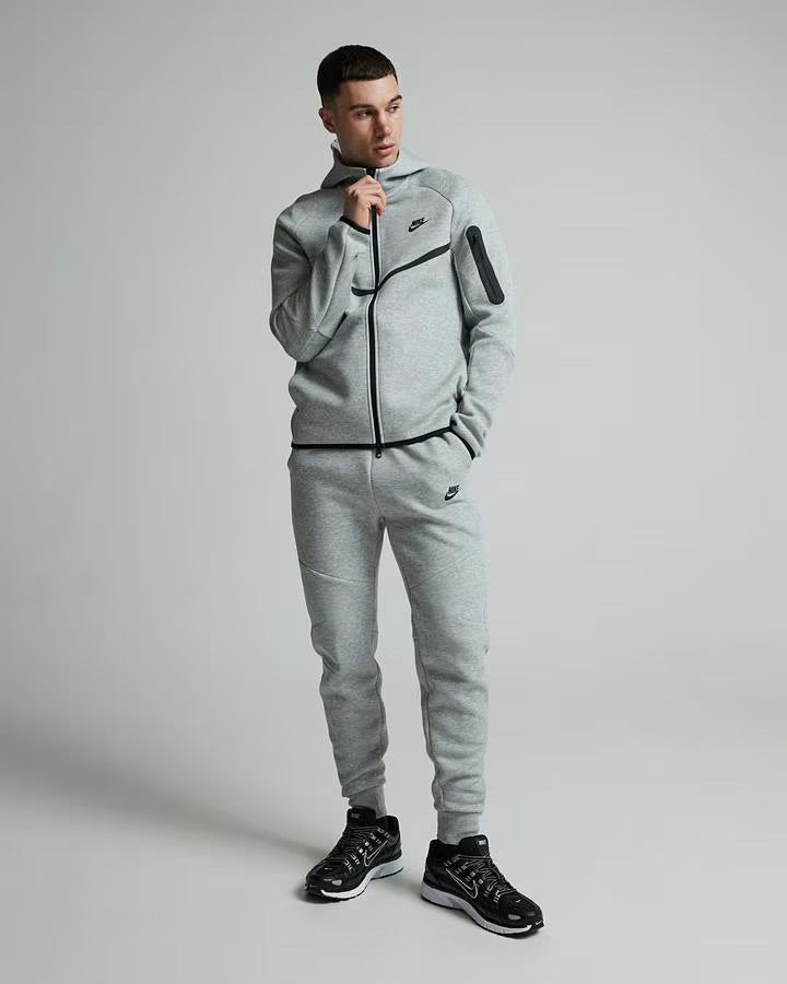 NIKE TECH FLEECE