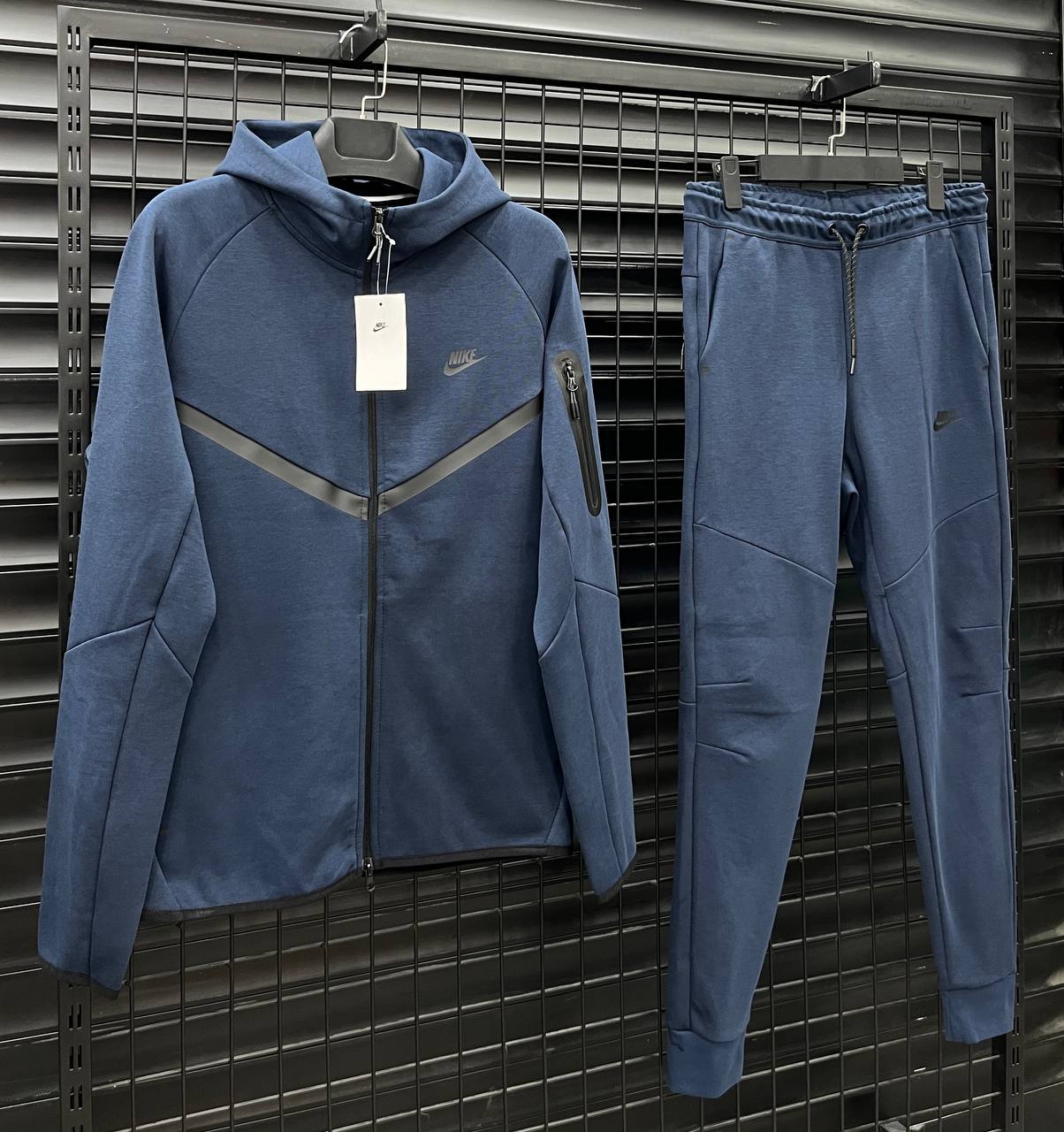 NIKE TECH FLEECE
