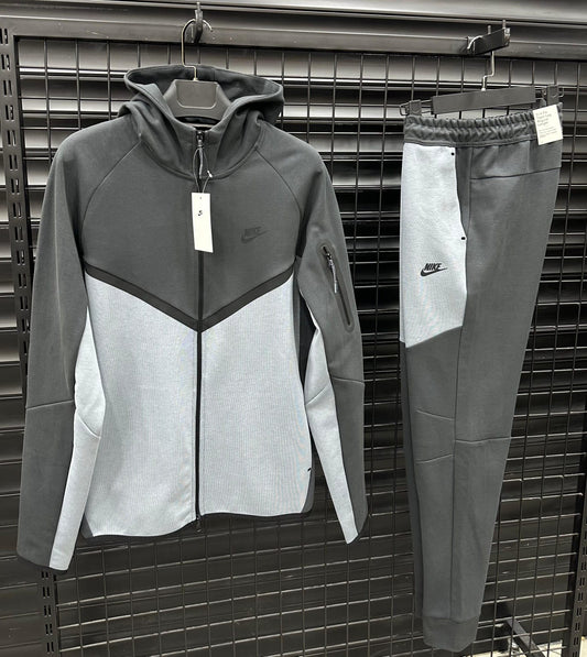 NIKE TECH FLEECE