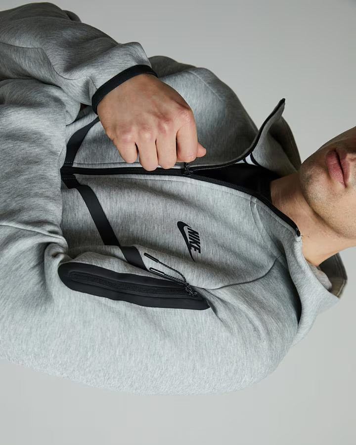NIKE TECH FLEECE