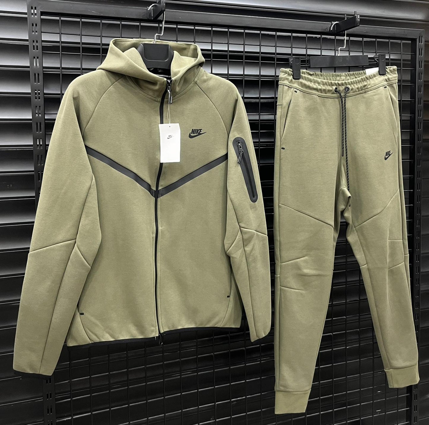 NIKE TECH FLEECE
