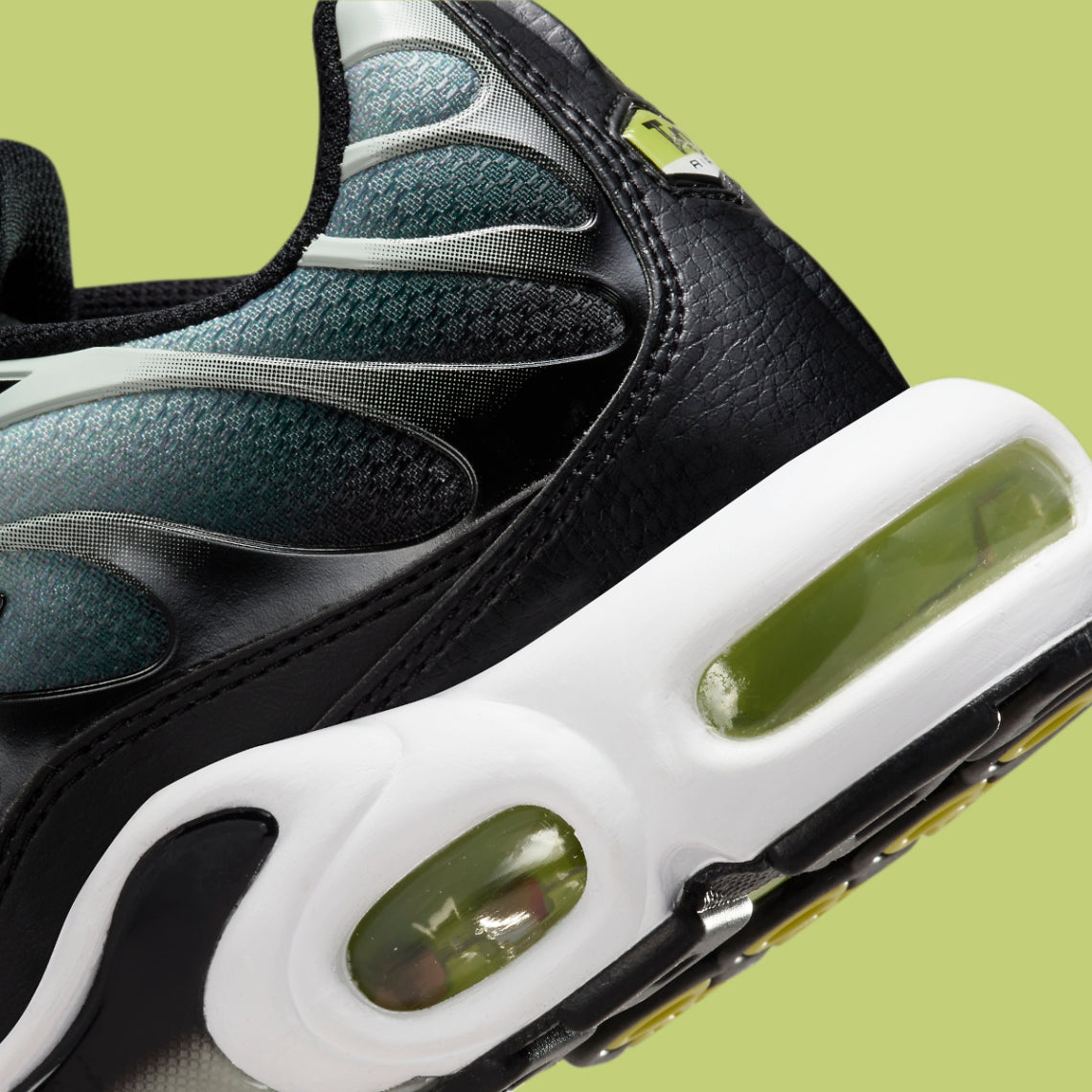 NIKE AIR MAX PLUS TN