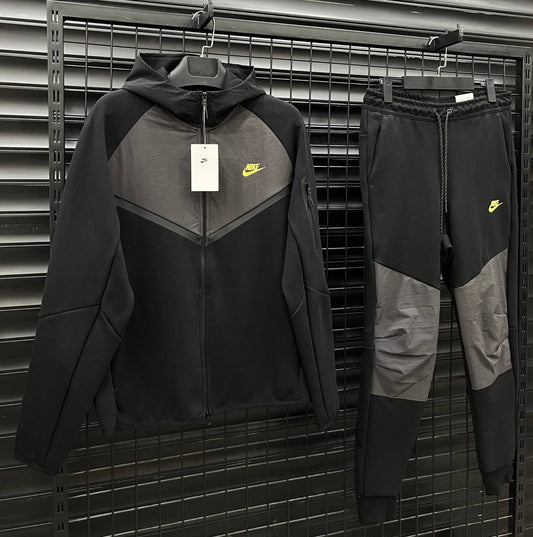 NIKE TECH FLEECE