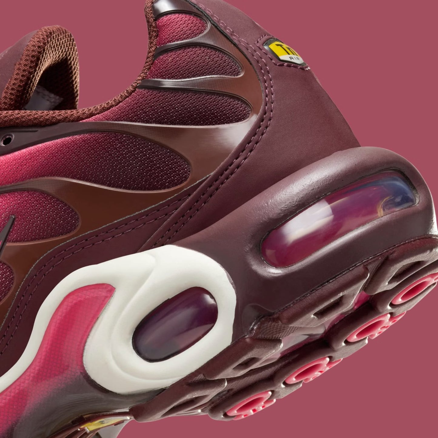 NIKE AIR MAX PLUS TN