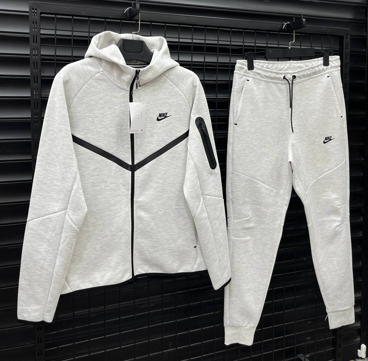 NIKE TECH FLEECE