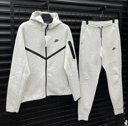 NIKE TECH FLEECE
