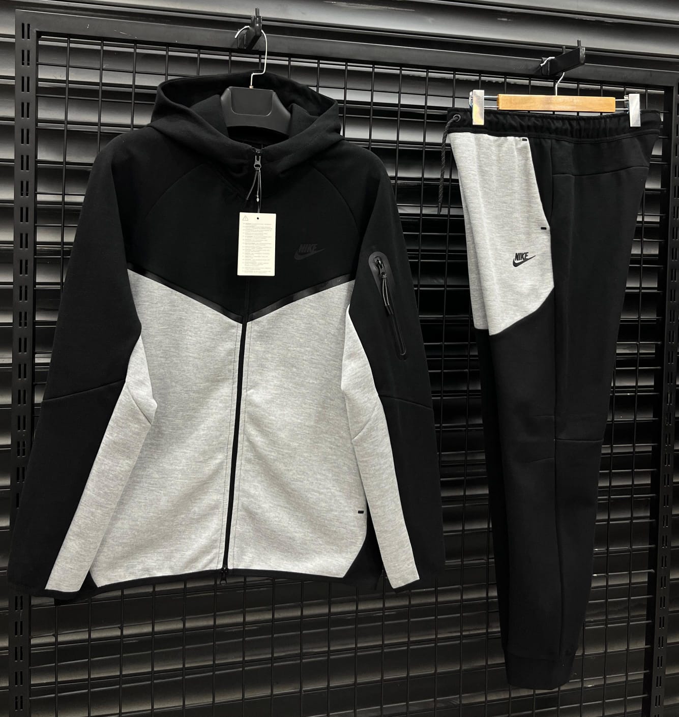 NIKE TECH FLEECE