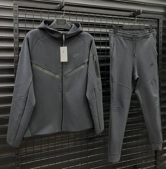 NIKE TECH FLEECE