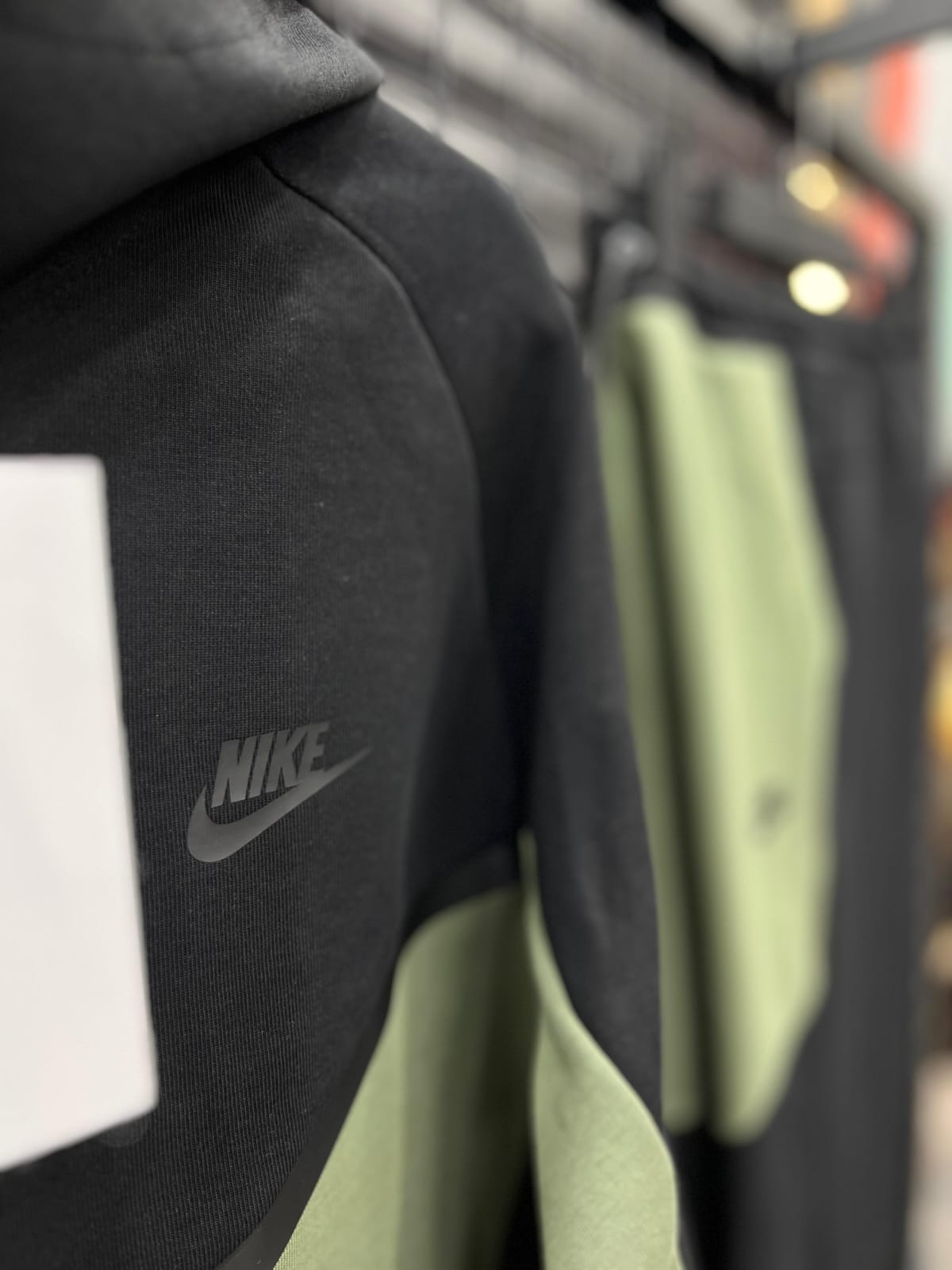 NIKE TECH FLEECE
