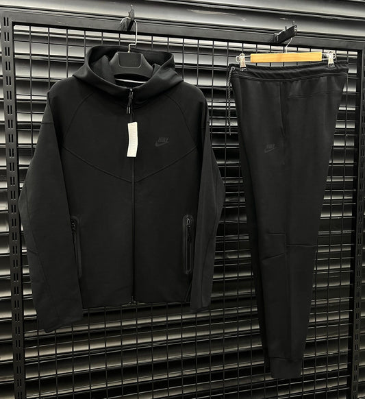 NIKE TECH FLEECE