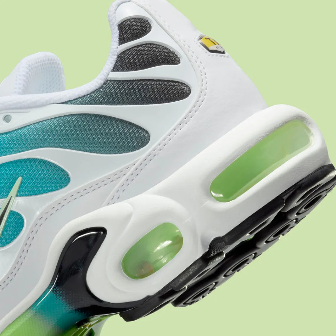 NIKE AIR MAX PLUS TN