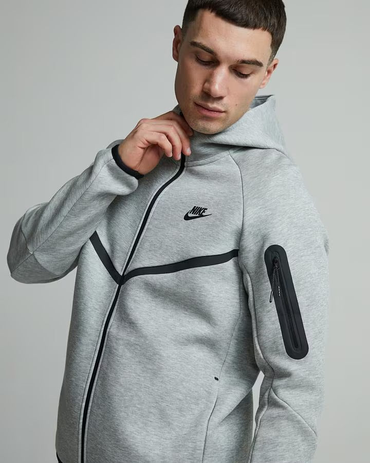 NIKE TECH FLEECE