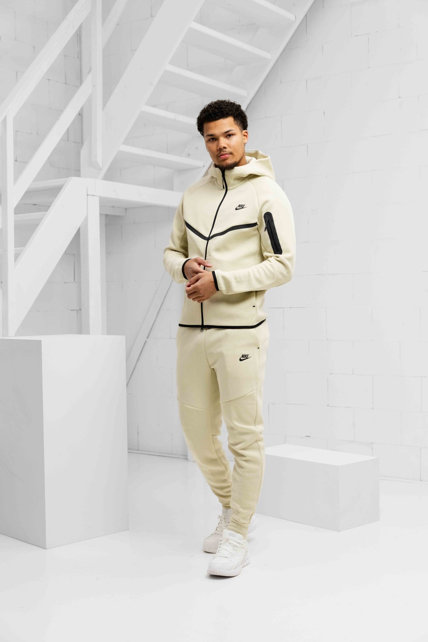 NIKE TECH FLEECE