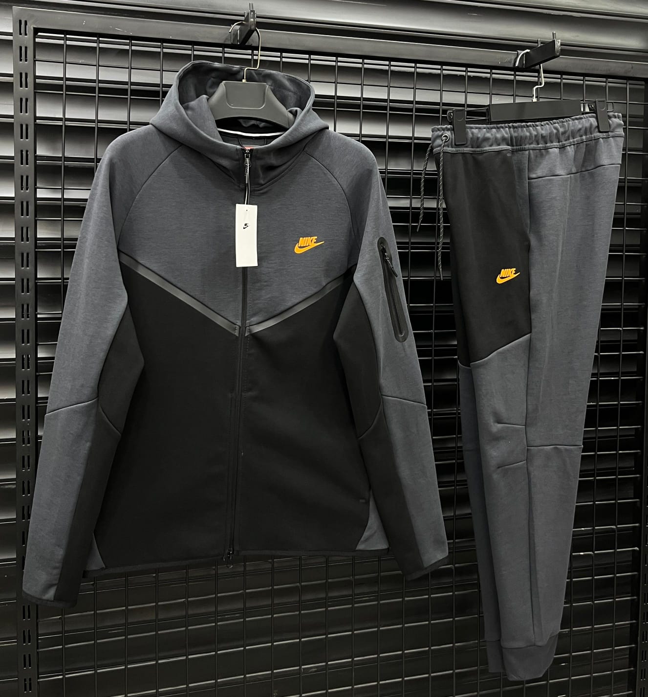 NIKE TECH FLEECE