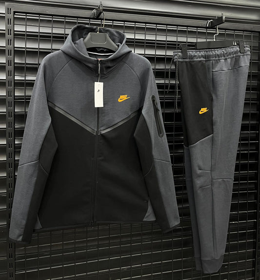 NIKE TECH FLEECE
