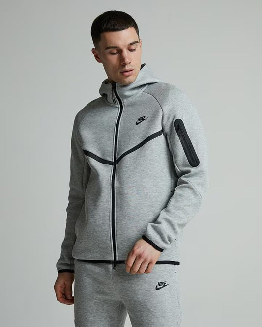 NIKE TECH FLEECE