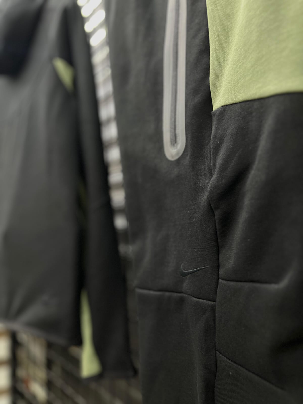 NIKE TECH FLEECE