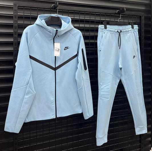NIKE TECH FLEECE