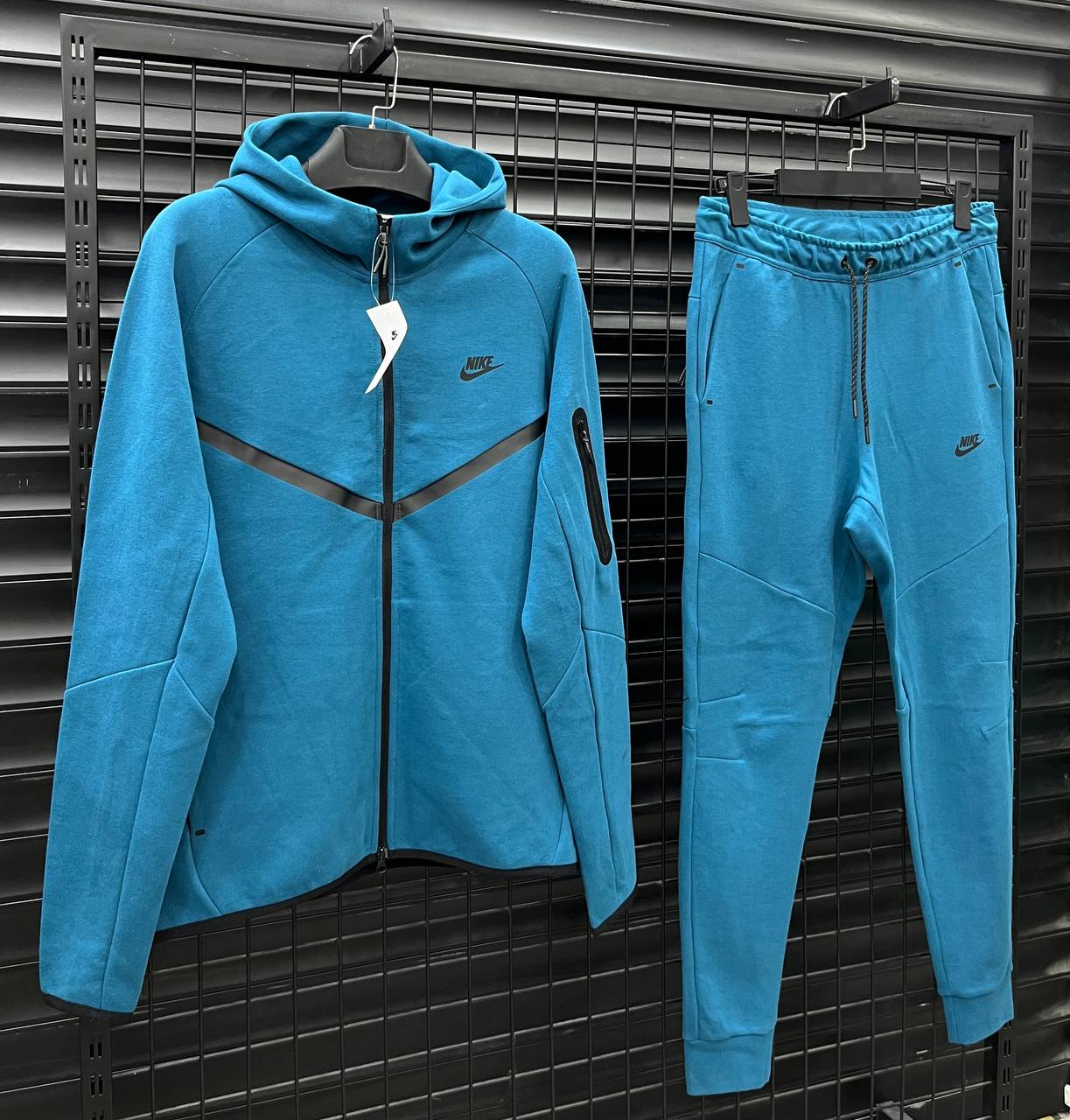 NIKE TECH FLEECE