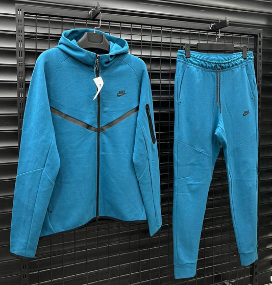 NIKE TECH FLEECE