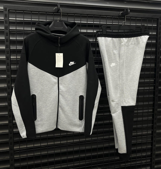 NIKE TECH FLEECE
