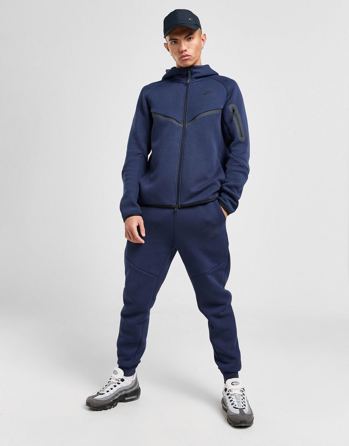 NIKE TECH FLEECE